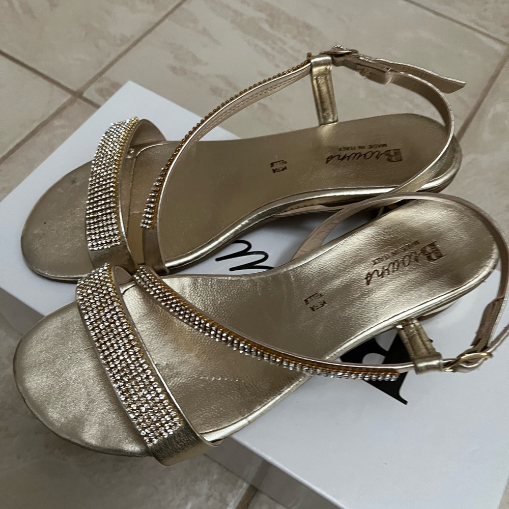 🖼️Gold sandals